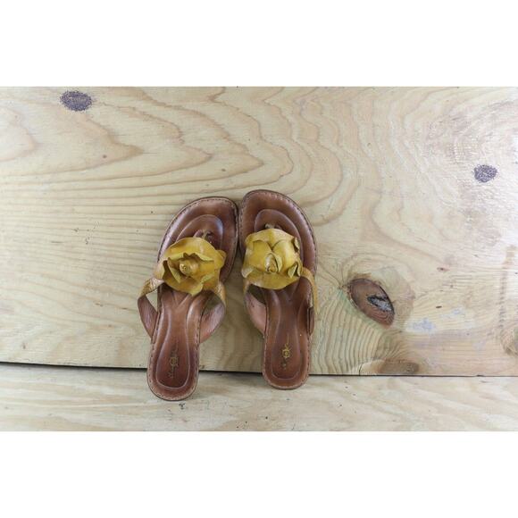 Born Shoes Womens Sz 11 Yellow Leather Floral Thong Sandals Slip Ons - Picture 4 of 6